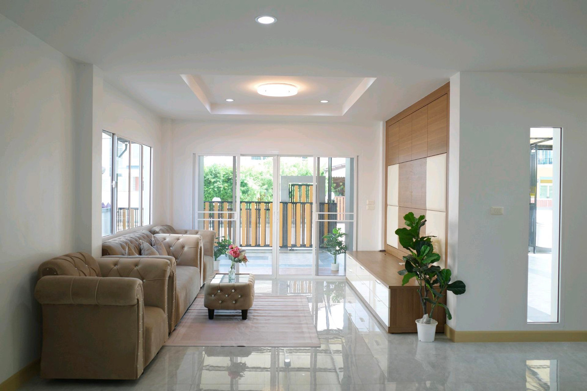 For SaleHouseMin Buri, Romklao : 2-story detached house, Piam Phirom Village, Soi Mitmaitri, Fashion Island Department Store, The Promenade, Big C Minburi, Minburi Market, Lotus Minburi, renovated and ready to move in.