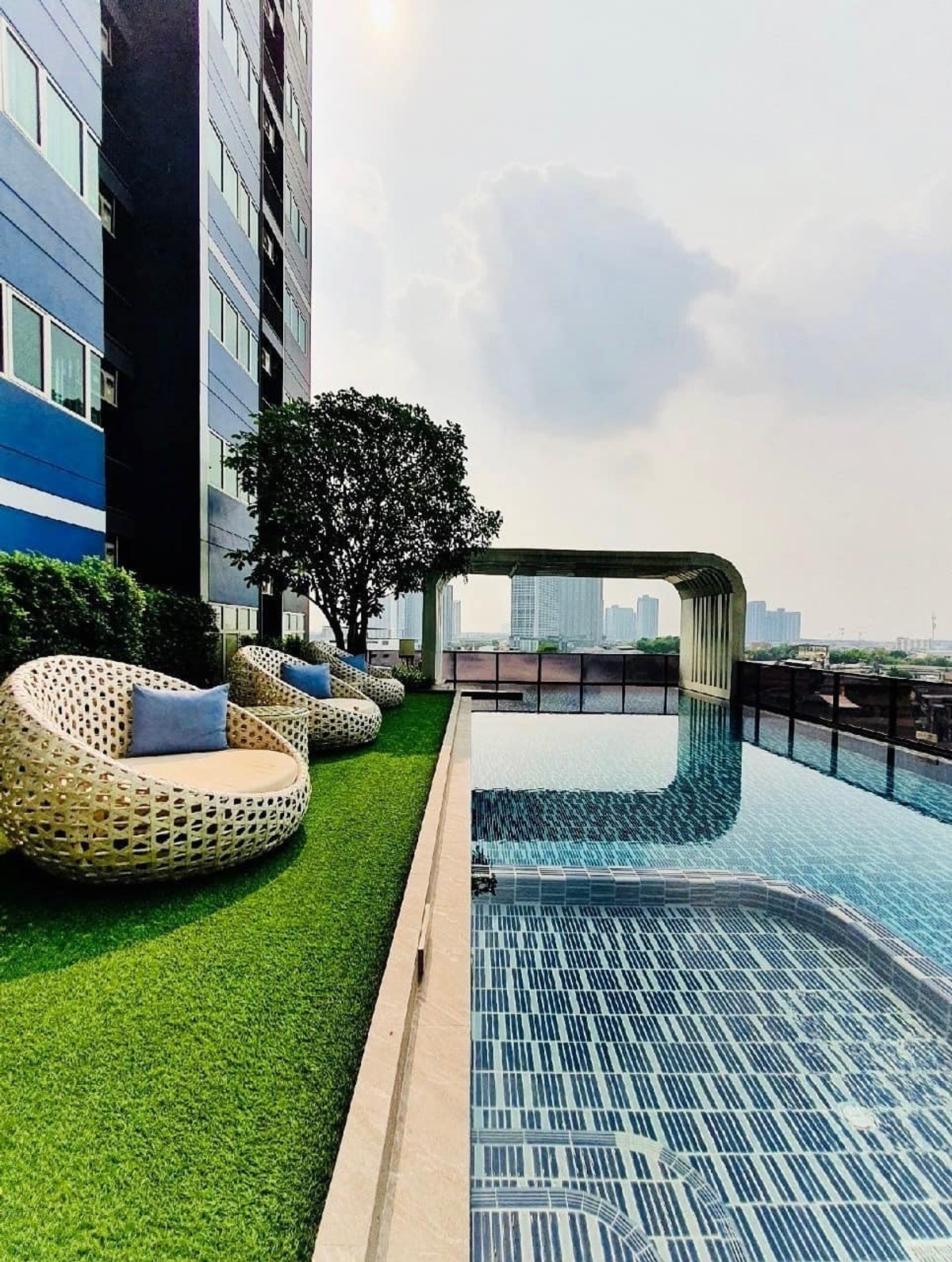 For RentCondoThaphra, Talat Phlu, Wutthakat : Best value in the project - Metro Sky Wutthakat (Metro Sky Wutthakat)