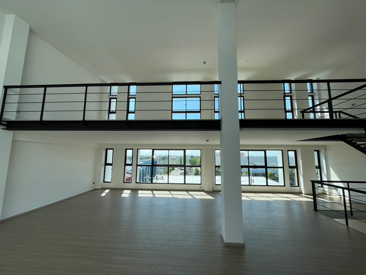 For SaleHome OfficePattanakan, Srinakarin : 🏢 Selling DUO LOFT, corner plot @ Nirvana @Work Krungthep Kreetha, premium design office building. For businesses that need a modern image and large usable space.