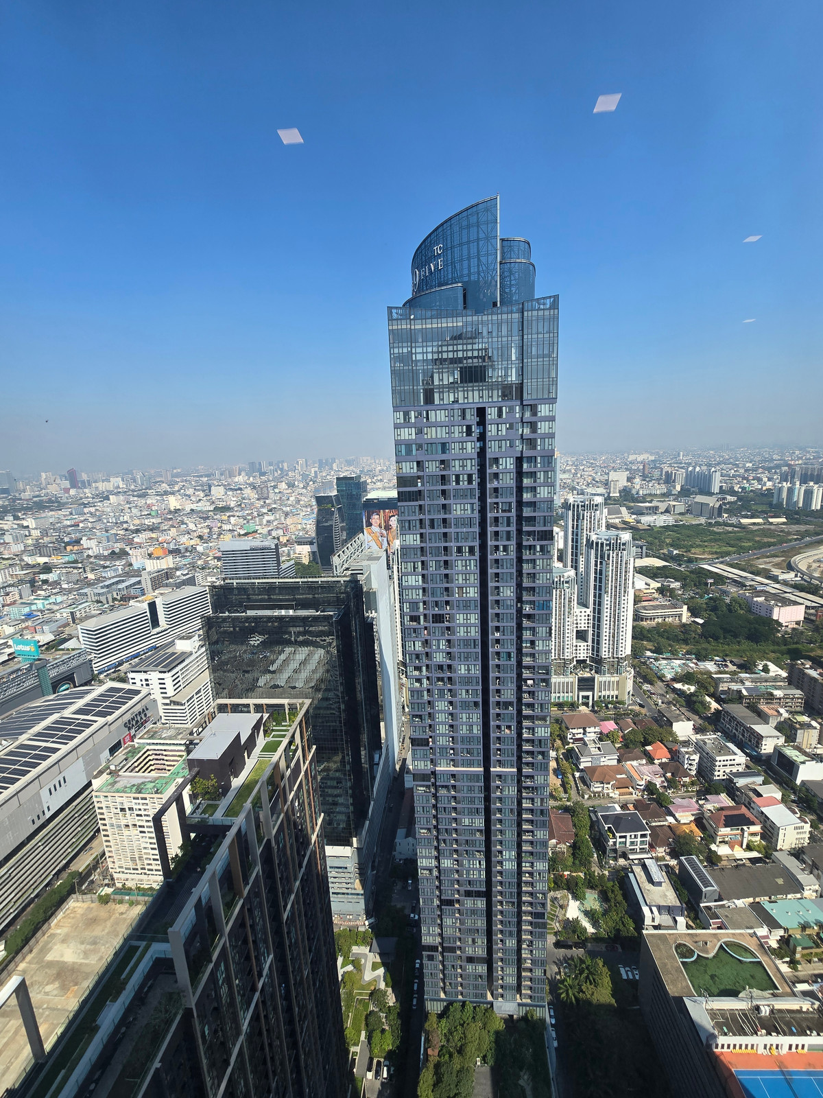 ขายคอนโดพระราม 9 เพชรบุรีตัดใหม่ RCA : คอนโดหรู ONE 9 FIVE อโศก-พระราม 9 High Rise ชั้น 56 ขนาด 36.01 ตรม. 
*ต่ำกว่าทุน* ห้องใหม่ ไม่เคยอยู่  