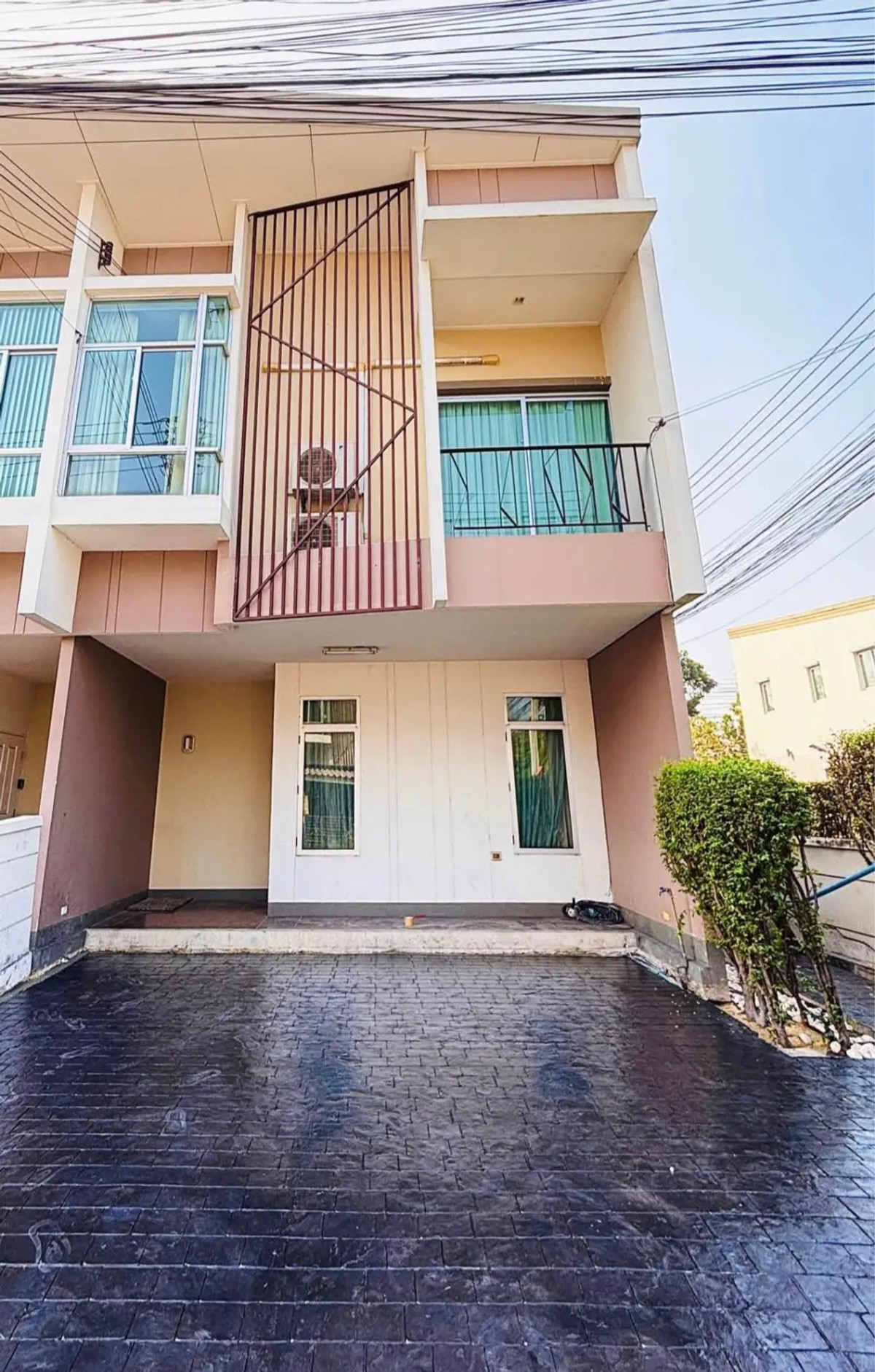 For RentTownhomePathum Thani,Rangsit, Thammasat : For sale/rent, townhome, Habitown Flow Village, Tiwanon.