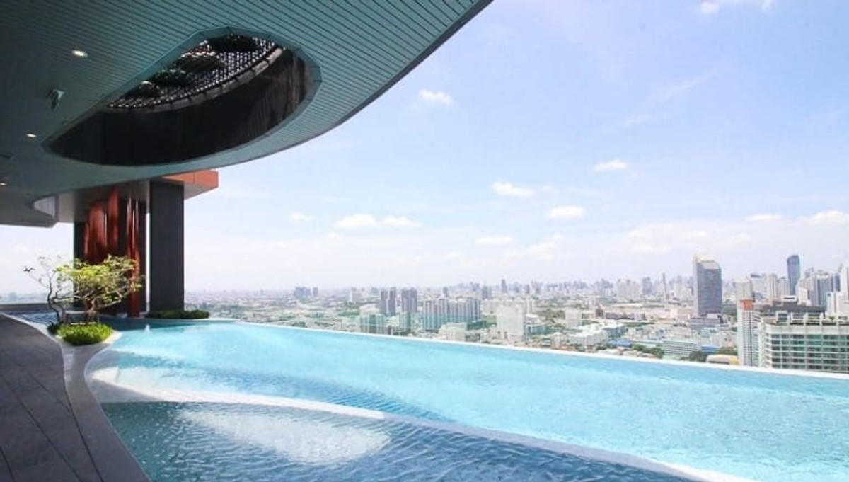 For RentCondoRatchadapisek, Huaikwang, Suttisan : Ready to move in, close to Huai Khwang MRT, only 75 meters, convenient travel, many restaurants in this area. suitable for living or people who work in this area