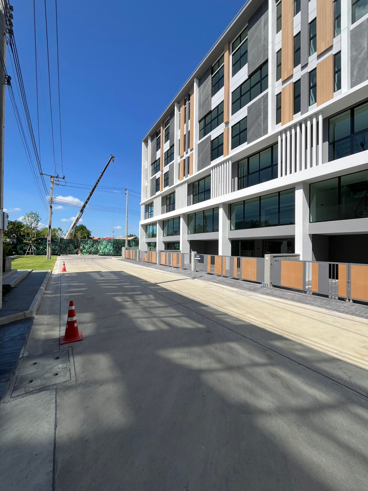 For SaleHome OfficePattanakan, Srinakarin : 🏢 Selling DUO LOFT, corner plot @ Nirvana @Work Krungthep Kreetha, premium design office building. For businesses that need a modern image and large usable space.