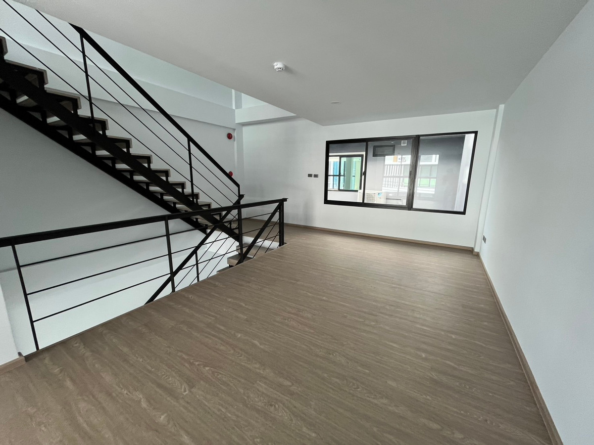 For SaleHome OfficePattanakan, Srinakarin : 🔥 Urgent! Home office Nirvana@Work Krungthep Kreetha - Plot 17, hottest location in the zone, price only 16.9 million. Interested in buying at a special discount, call 087-808-3690 — Rare Item !