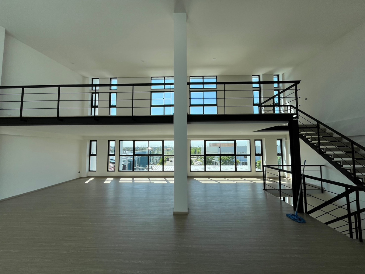 For SaleHome OfficePattanakan, Srinakarin : 🏢 Selling DUO LOFT, corner plot @ Nirvana @Work Krungthep Kreetha, premium design office building. For businesses that need a modern image and large usable space.