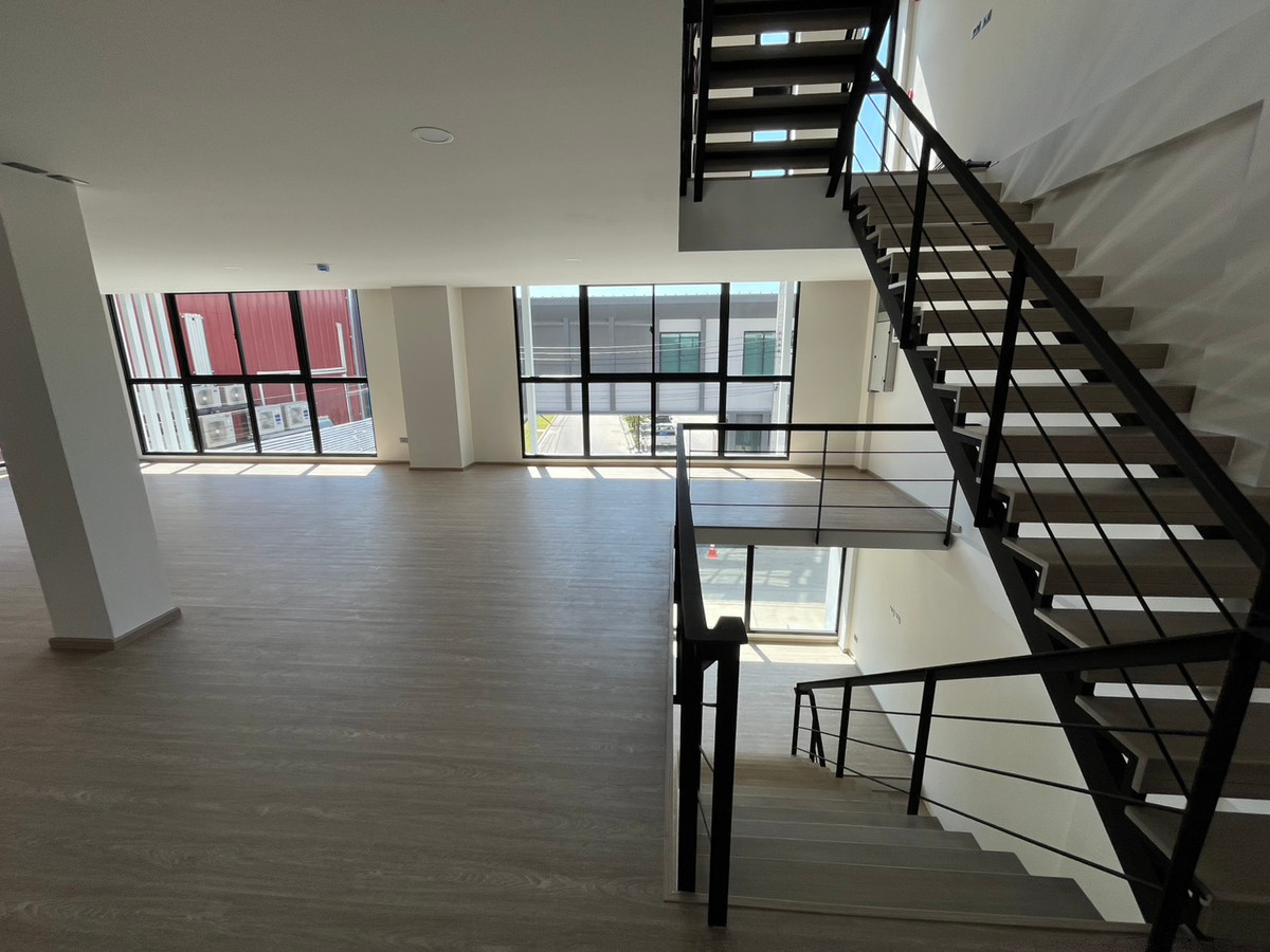 For SaleHome OfficePattanakan, Srinakarin : 🏢 Selling DUO LOFT, corner plot @ Nirvana @Work Krungthep Kreetha, premium design office building. For businesses that need a modern image and large usable space.