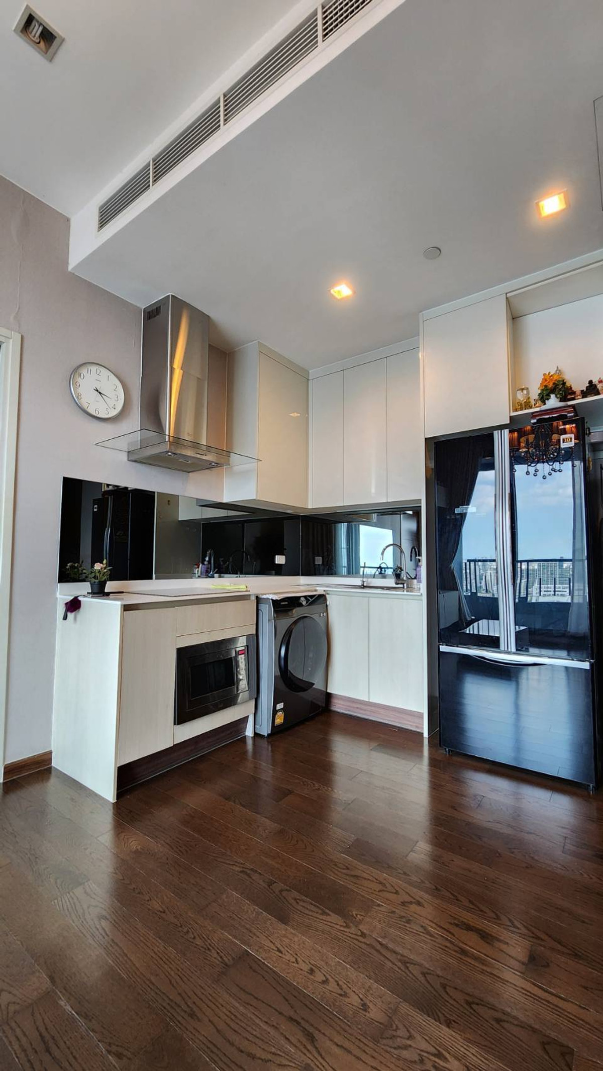 ขายคอนโดพระราม 9 เพชรบุรีตัดใหม่ RCA : Q Asoke / ห้องตำแหน่งมุมพิเศษ เป็นส่วนตัวไม่ติดใคร ติด MRT เพชรบุรี / 2 ห้องนอน 60 ตร.ม. โทร 0937890899