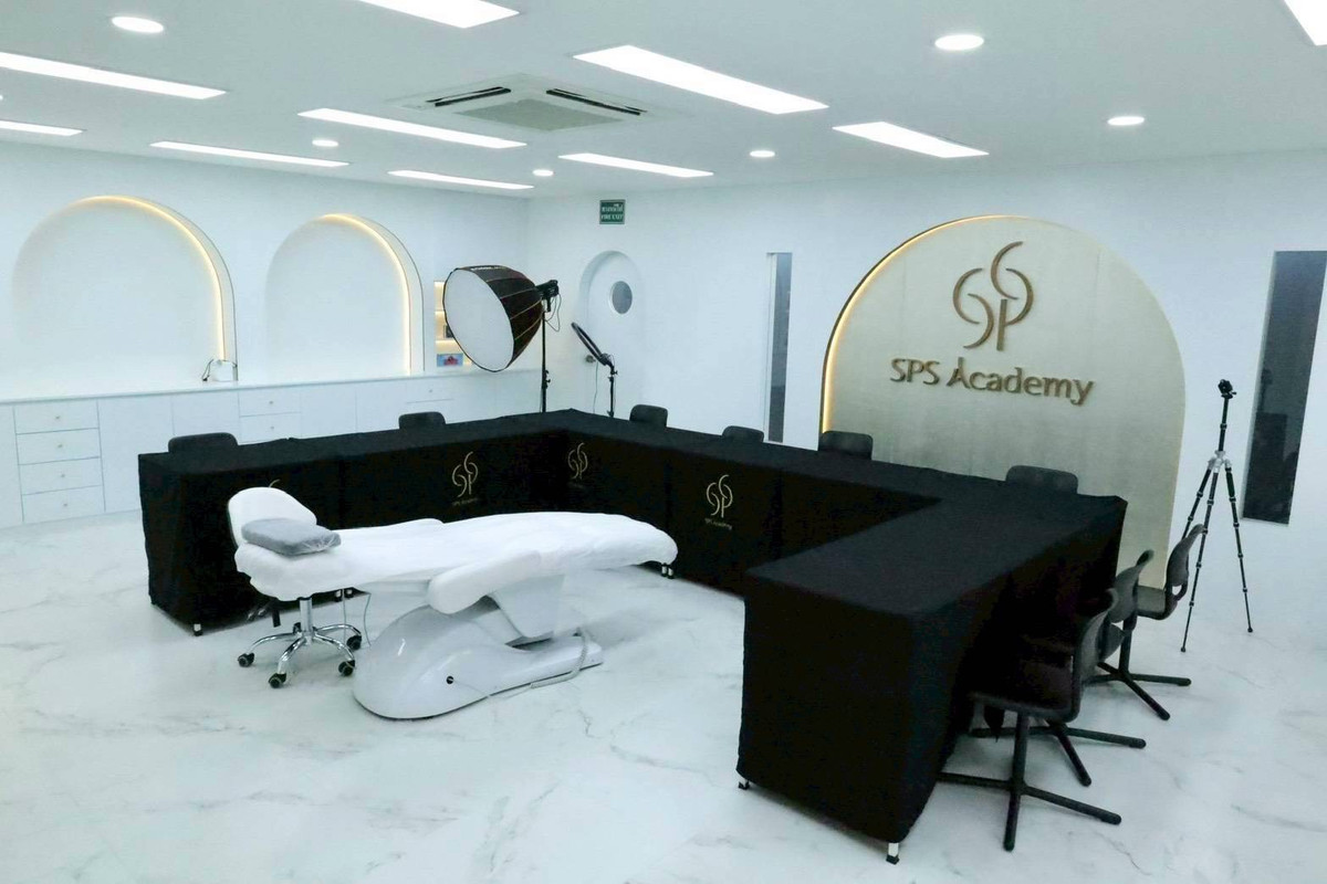 ให้เช่าสำนักงานราชเทวี พญาไท : ให้เช่า/เซ้งคลินิก พระราม9 ใกล้ The Nine พระราม9​ เพียง​ 150 เมตร รหัส : B8053