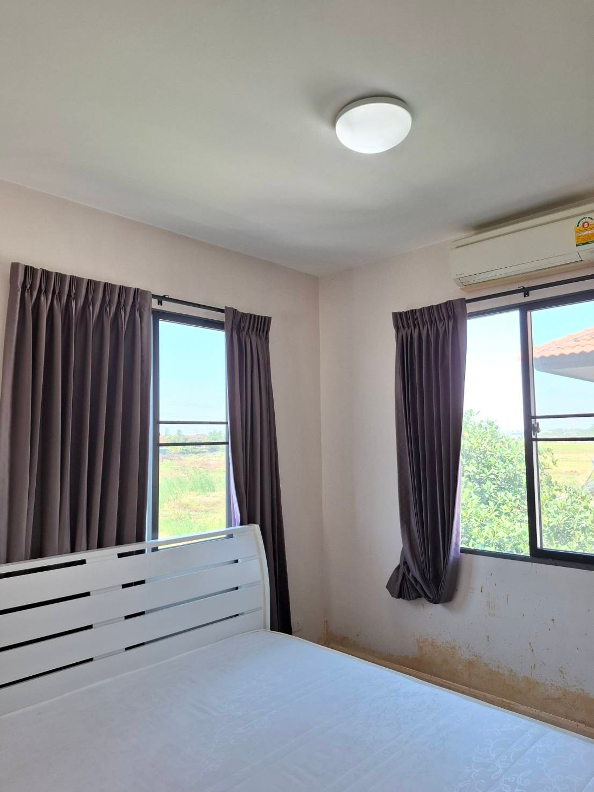 For SaleHouseNawamin, Ramindra : Bored with life in a cramped condo or house where you have to wait every night for parking? Wide main road, close to the expressway at Habitia Orbit Hathairat.