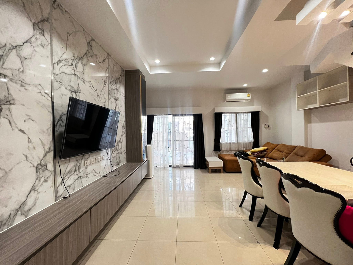 For RentTownhomePattanakan, Srinakarin : 🔴38,000฿🔴 𝗖𝗶𝘁𝘆 𝗣𝗮𝗿𝗸 𝗣𝗮𝘁𝘁𝗮𝗻𝗮𝗸𝗮𝗿𝗻 𝟯𝟴┃City Park Phatthanakan 38 ✅ Near Airport Link Hua Mak, happy to serve you. If interested, contact 𝙇𝙄𝙉𝙀 (reply very quickly):​📱 Property code​ 6812-0704📱: Line ID:@bbcondo88