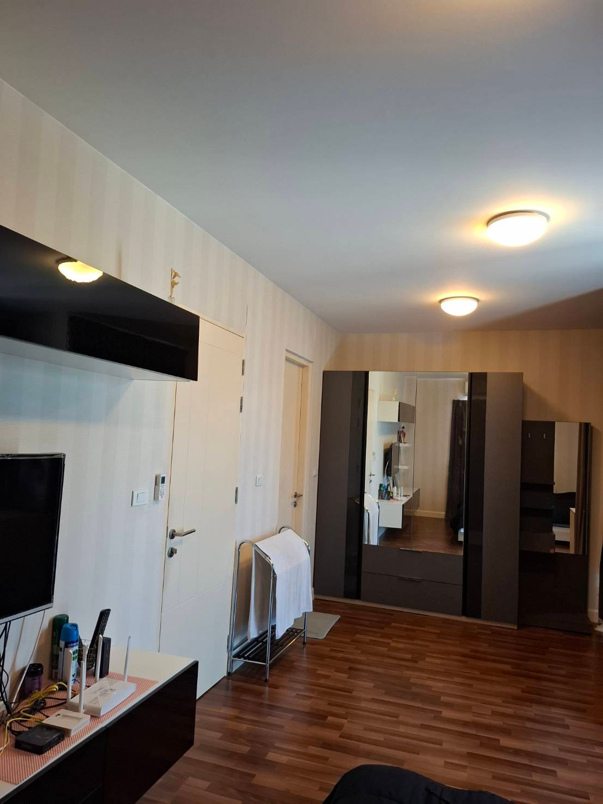 For SaleHouseNawamin, Ramindra : Bored with life in a cramped condo or house where you have to wait every night for parking? Wide main road, close to the expressway at Habitia Orbit Hathairat.