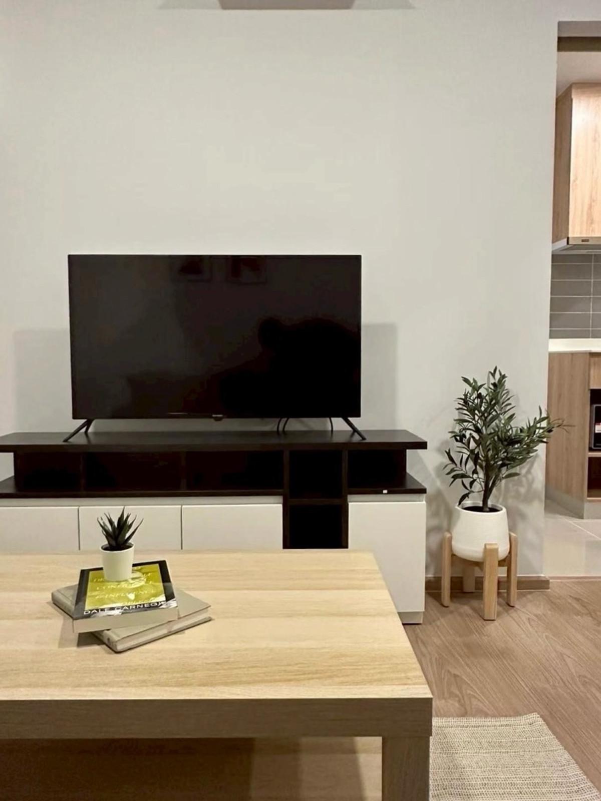 ให้เช่าคอนโดปิ่นเกล้า จรัญสนิทวงศ์ : @condocurator📍ให้เช่า Chawathai Pinklao เฟอร์นิเจอร์ครบ มีเครื่องซักผ้า [PM4341]