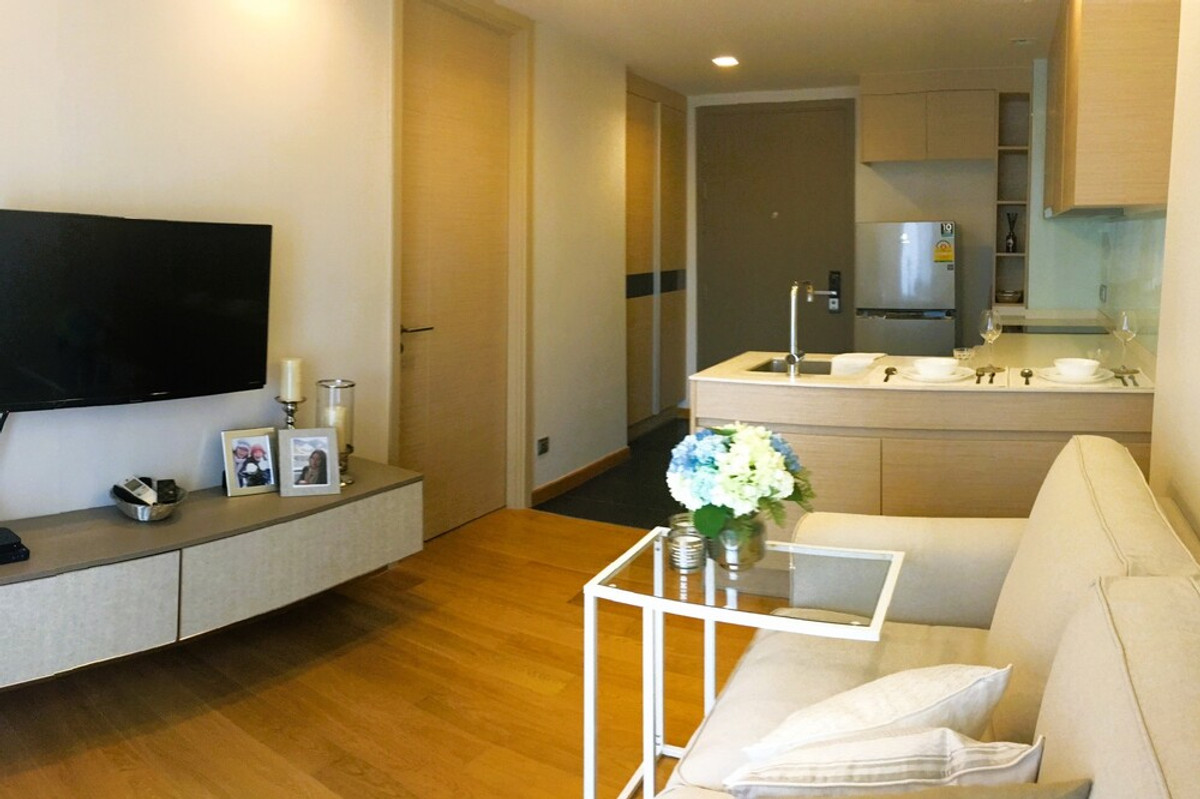 CondoSukhumvit, Asoke, Thonglor : 🔥 For Sale - Rent !! Good location !! 🔥 Code C20230210949..........Via Botani, 1 bedroom, 1 bathroom, furnished, ready to move in, Special Deal!!📣📣