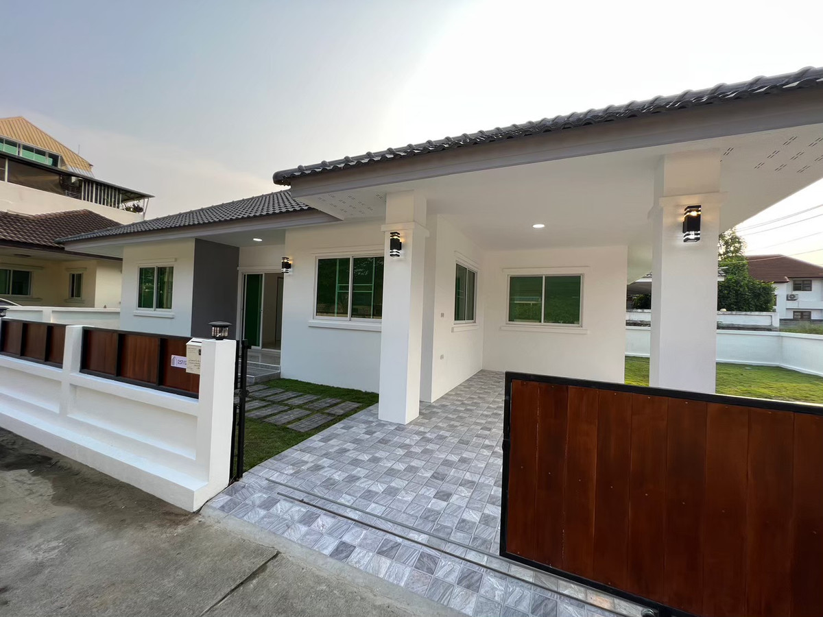 ขายบ้านเชียงใหม่ : บ้านเดี่ยว คุ้มพญา หางดง เชียงใหม่ หลังมุม ถนนกว้าง