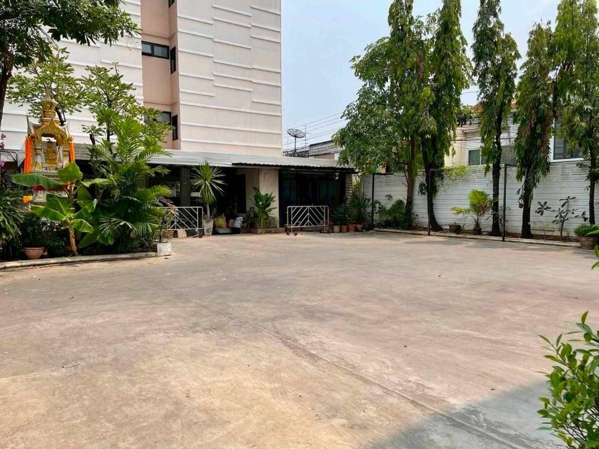 For RentOfficeSukhumvit, Asoke, Thonglor : Space for rent, size 60 sq m, suitable for a cafe or office in the Ekkamai 12 area (N.1918)