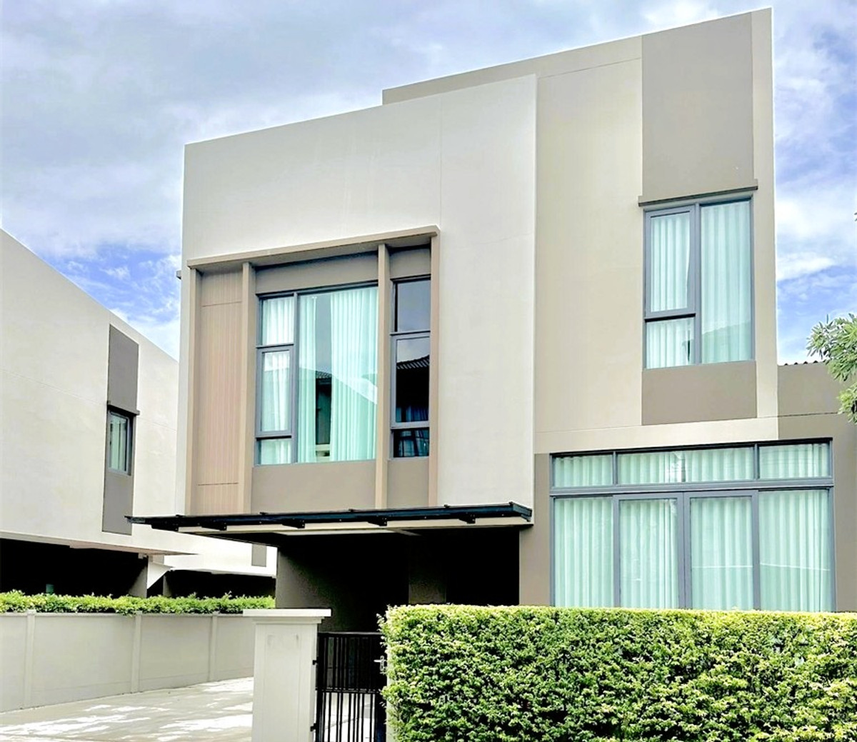 ขายบ้านลาดกระบัง สุวรรณภูมิ : ขายบ้าน บ้านกลางเมือง ดิ อิดิชั่น สุขุมวิท–อ่อนนุช | ดีไซน์ใหม่ NEELAM & GOMED | เฟอร์ครบ พร้อมอยู่ | ใกล้รถไฟฟ้า 3 สาย