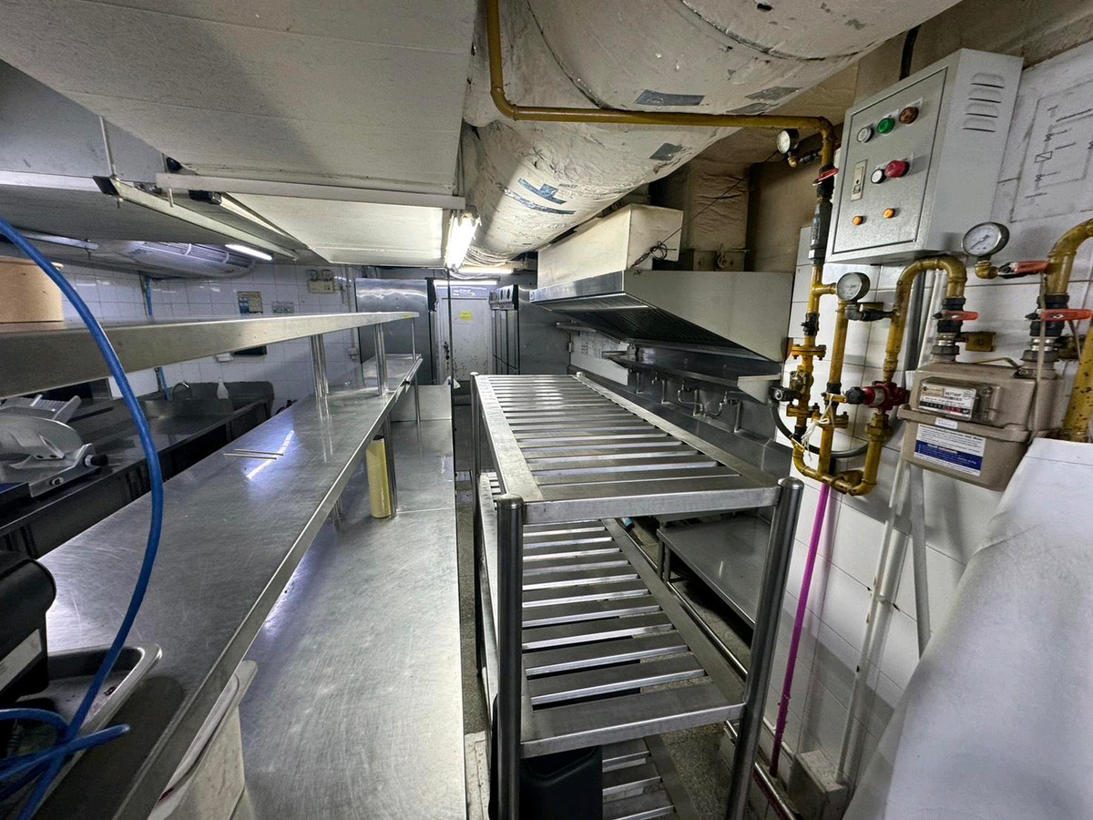 เซ้งร้านค้า/ตลาดนัดสีลม ศาลาแดง บางรัก : เซ้งร้านอาหารปิ้งย่าง คิงคอง สีลม ทำเลย่านธุรกิจ ขนาด 300 ตร.ม. ชั้น 3 ค่าเช่าคงที่ 3 ปี เหมาะขยายแบรนด์ร้านอาหาร