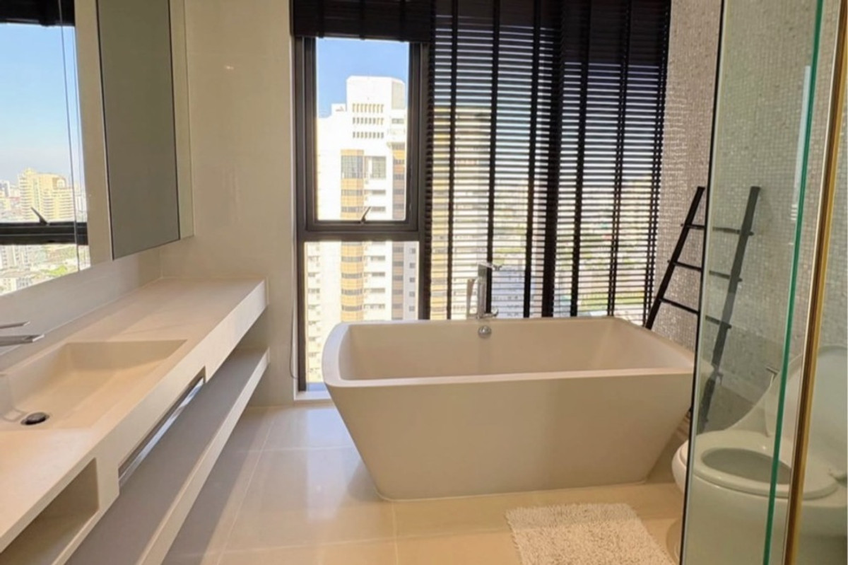 CondoSukhumvit, Asoke, Thonglor : 🔥 For Sale - Rent !! Private Lift, high floor 20++, North Facing, rare item, Modern,luxurious style!! 🔥 Code C20251200001..........Vittorio, 2 bedroom, 3 bathroom, furnished, ready to move in, Special Deal!!📣📣