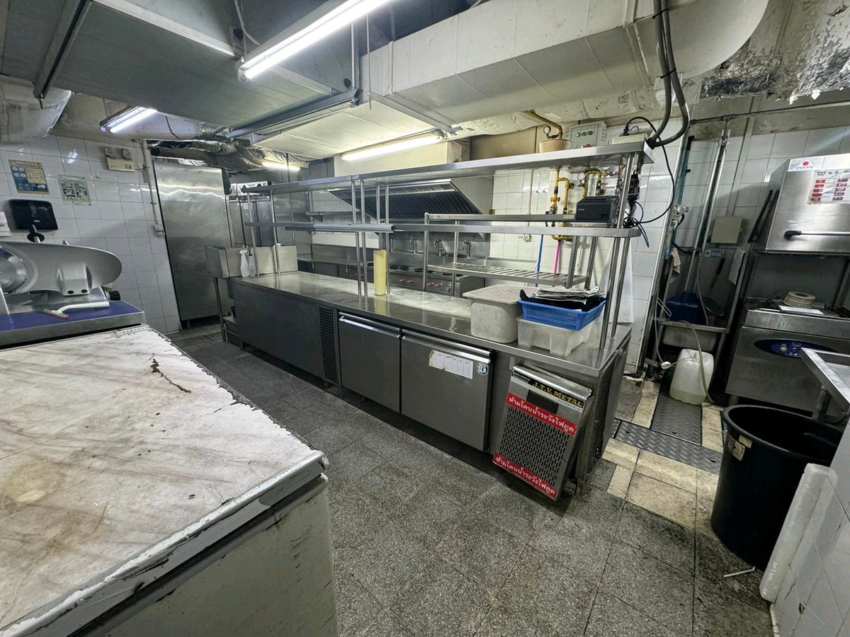 เซ้งร้านค้า/ตลาดนัดสีลม ศาลาแดง บางรัก : เซ้งร้านอาหารปิ้งย่าง คิงคอง สีลม ทำเลย่านธุรกิจ ขนาด 300 ตร.ม. ชั้น 3 ค่าเช่าคงที่ 3 ปี เหมาะขยายแบรนด์ร้านอาหาร