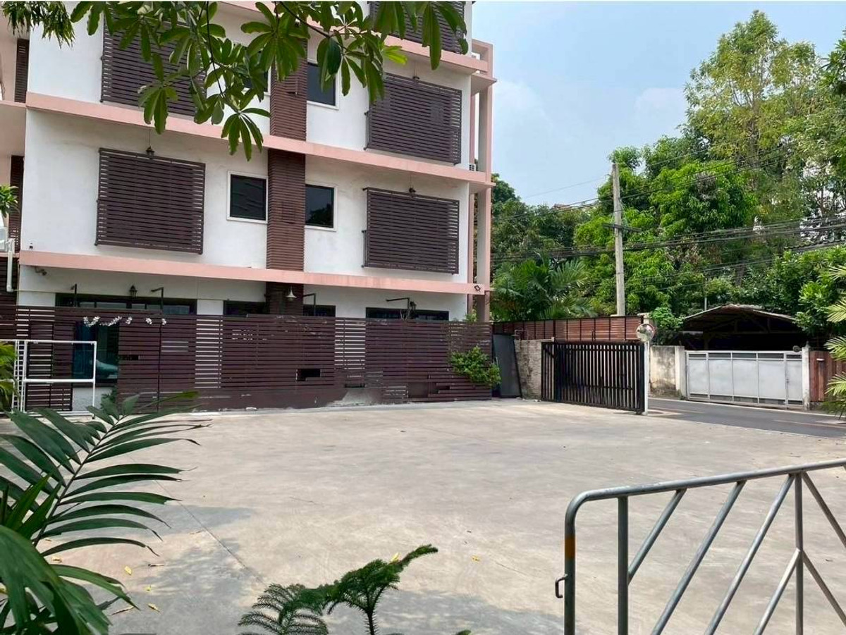 For RentOfficeSukhumvit, Asoke, Thonglor : Space for rent, size 60 sq m, suitable for a cafe or office in the Ekkamai 12 area (N.1918)