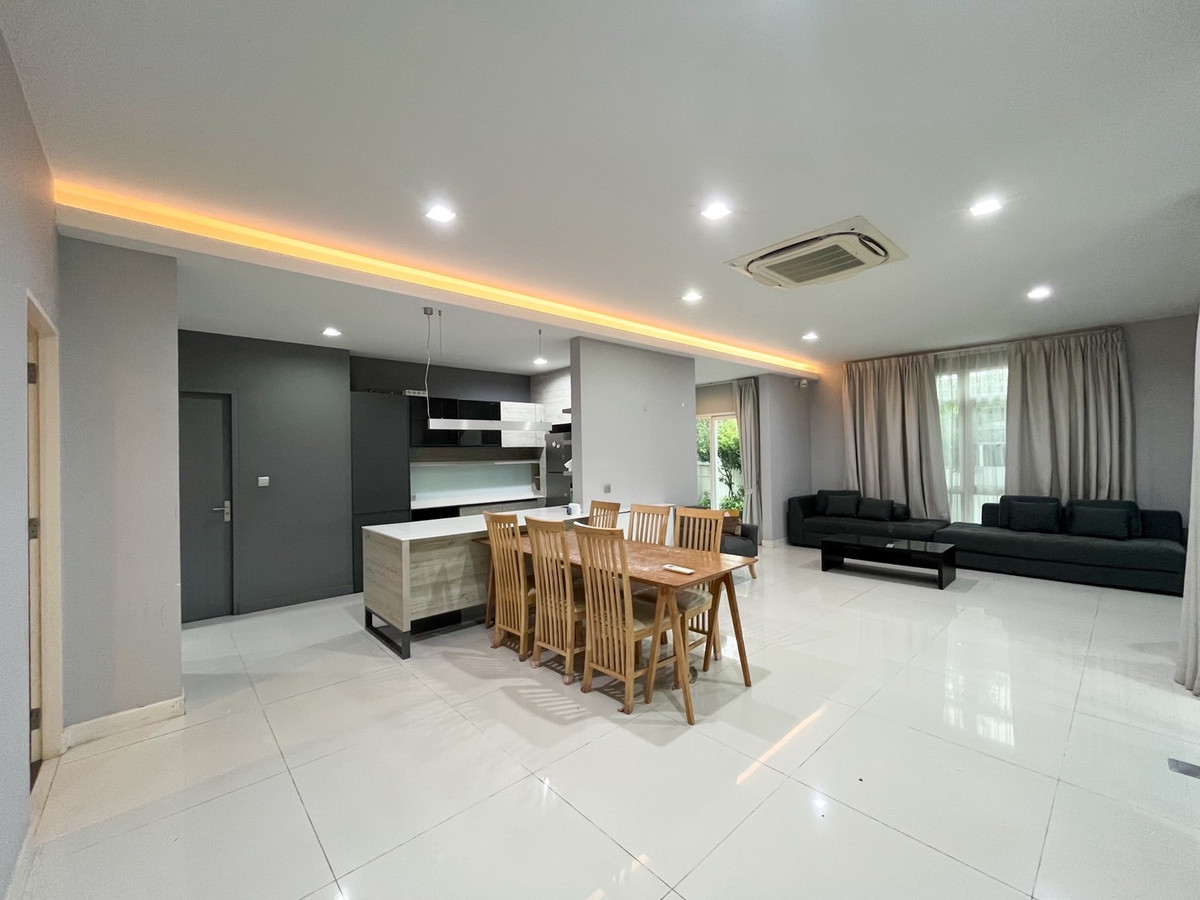 For RentHouseBangna, Bearing, Lasalle : Spacious house for rent Manthana 2 Bangna Km.7 best deal mega bangna area