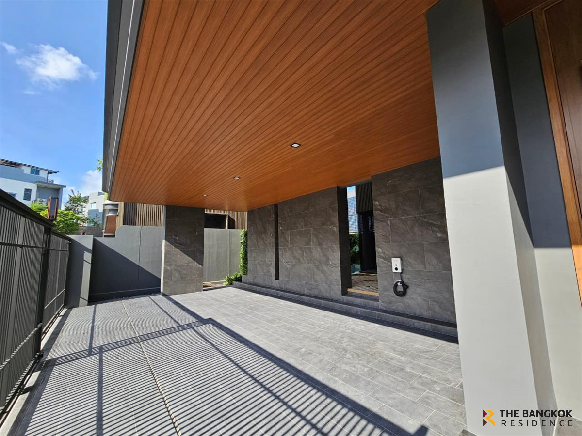 ขายบ้านพระราม 9 เพชรบุรีตัดใหม่ RCA : บูก้าน พระราม 9-เหม่งจ๋าย บ้านลักชัวรี 3 ชั้น มีลิฟต์ + สระว่ายน้ำส่วนตัว | Rare Unit เพียง 8 หลัง พร้อมอยู่