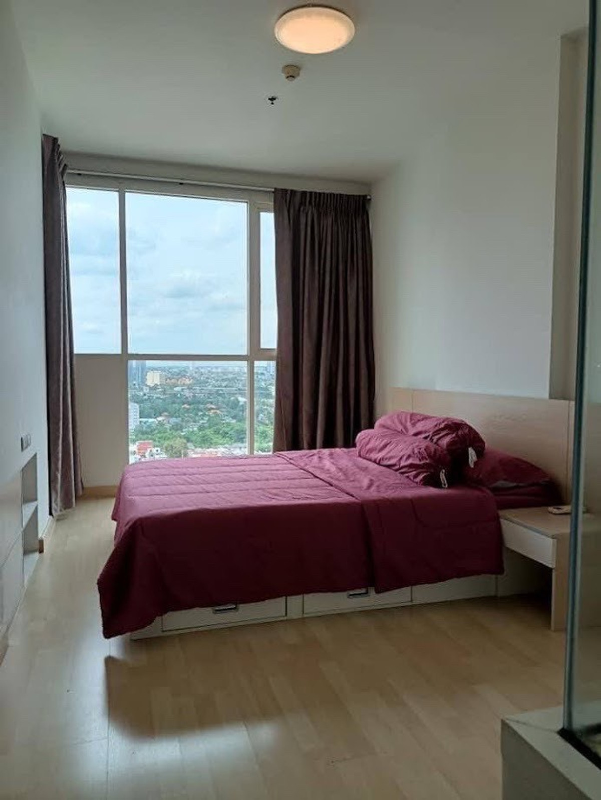 For RentCondoSapankwai,Jatujak : best choice, 38 sq.m. 21st floor,super close to the train station,bunch of food , 100 m to Big-C shopping.@IDEO Mix Phaholyothin
