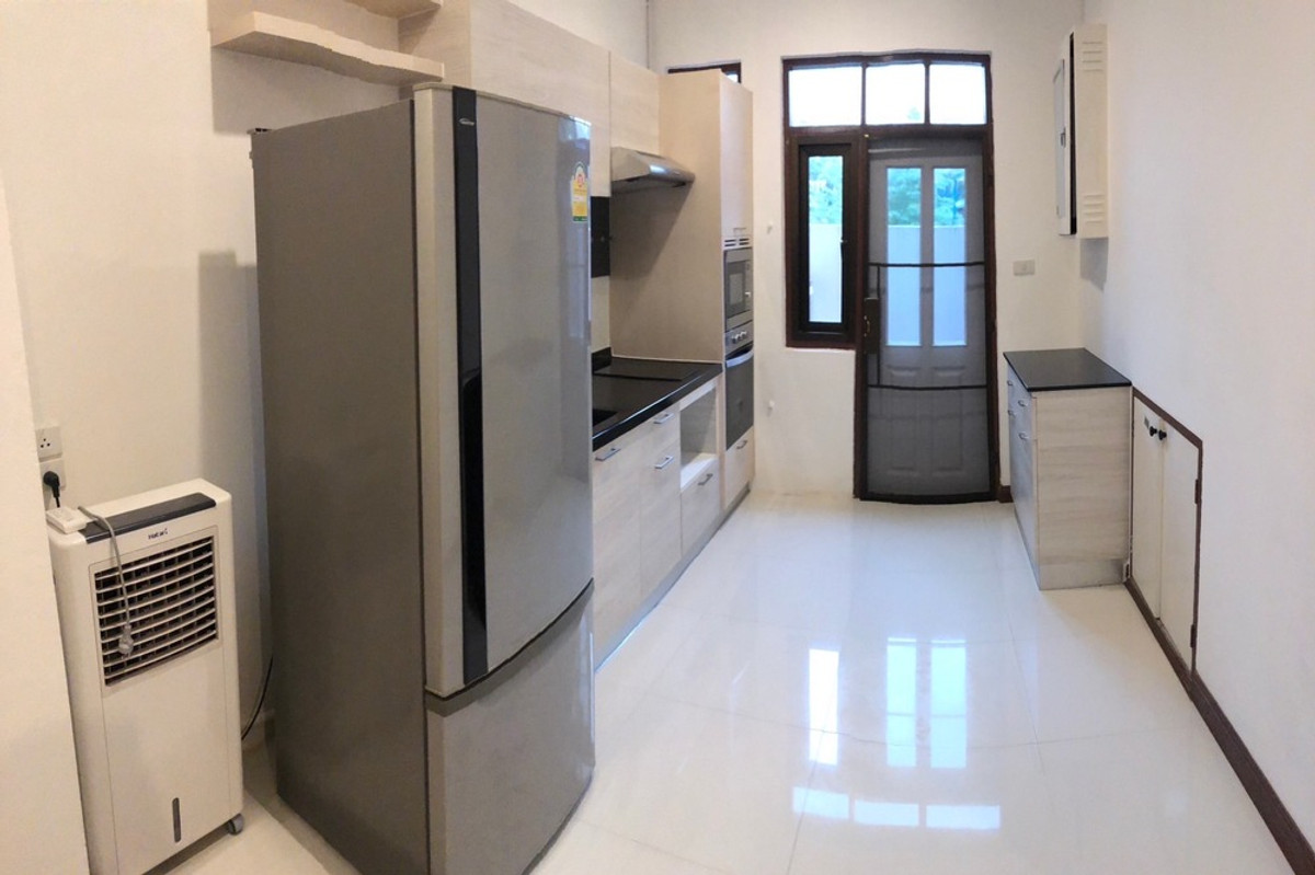 ขายทาวน์โฮมสุขุมวิท อโศก ทองหล่อ : 🔥 ขายพร้อมผู้เช่า ทาวน์เฮ้าส์!! 4 ชั้น, หายาก!! 🔥 Code C20231000066..........Villa 49 Housing, 4 ห้องนอน, 4 ห้องน้ำ 1 ห้องแม่บ้าน, แต่งครบ, ราคาพิเศษ!!📣📣