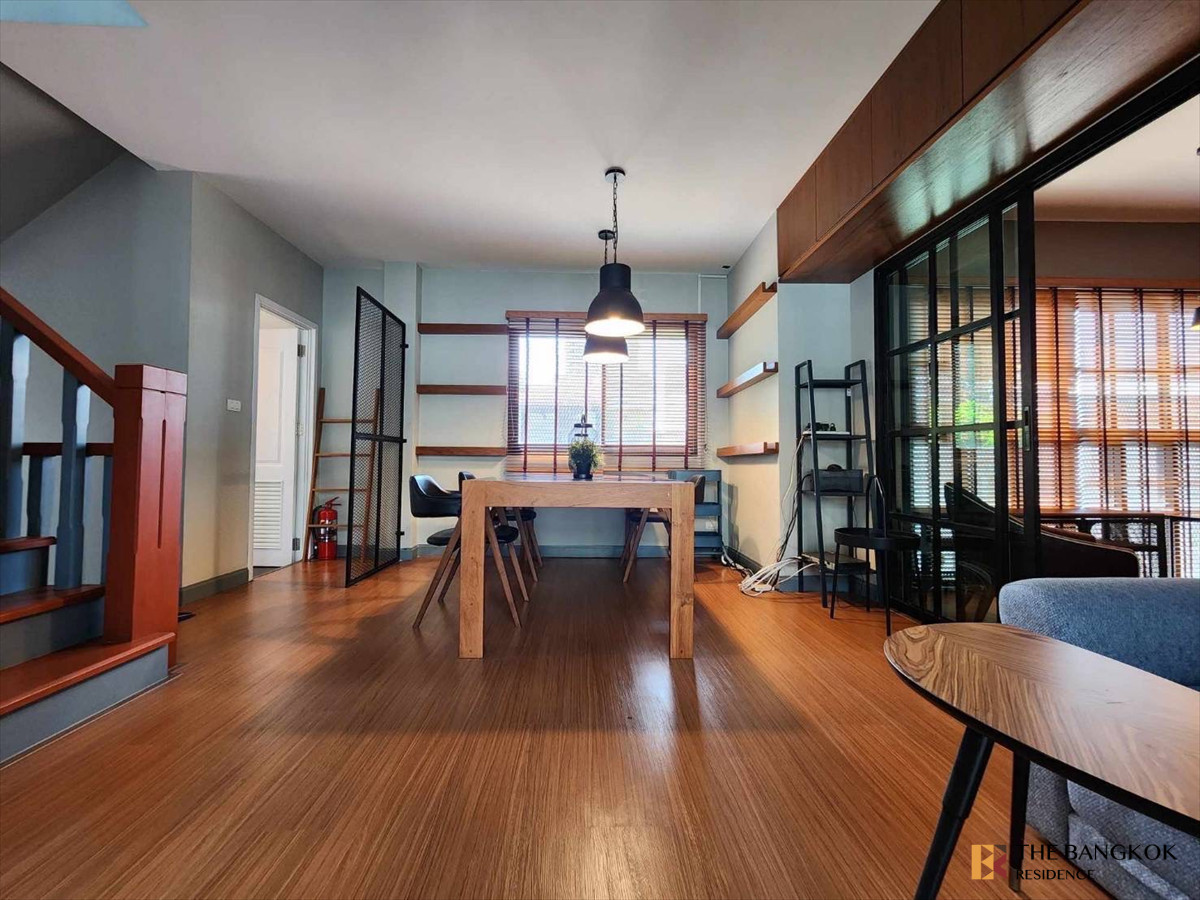 For SaleHouseSukhumvit, Asoke, Thonglor : House Area Sukhumvit 36 | New York–Inspired 3-Storey Luxury Home | 389 sqm | 5 Bedrooms | Private Rooftop Garden