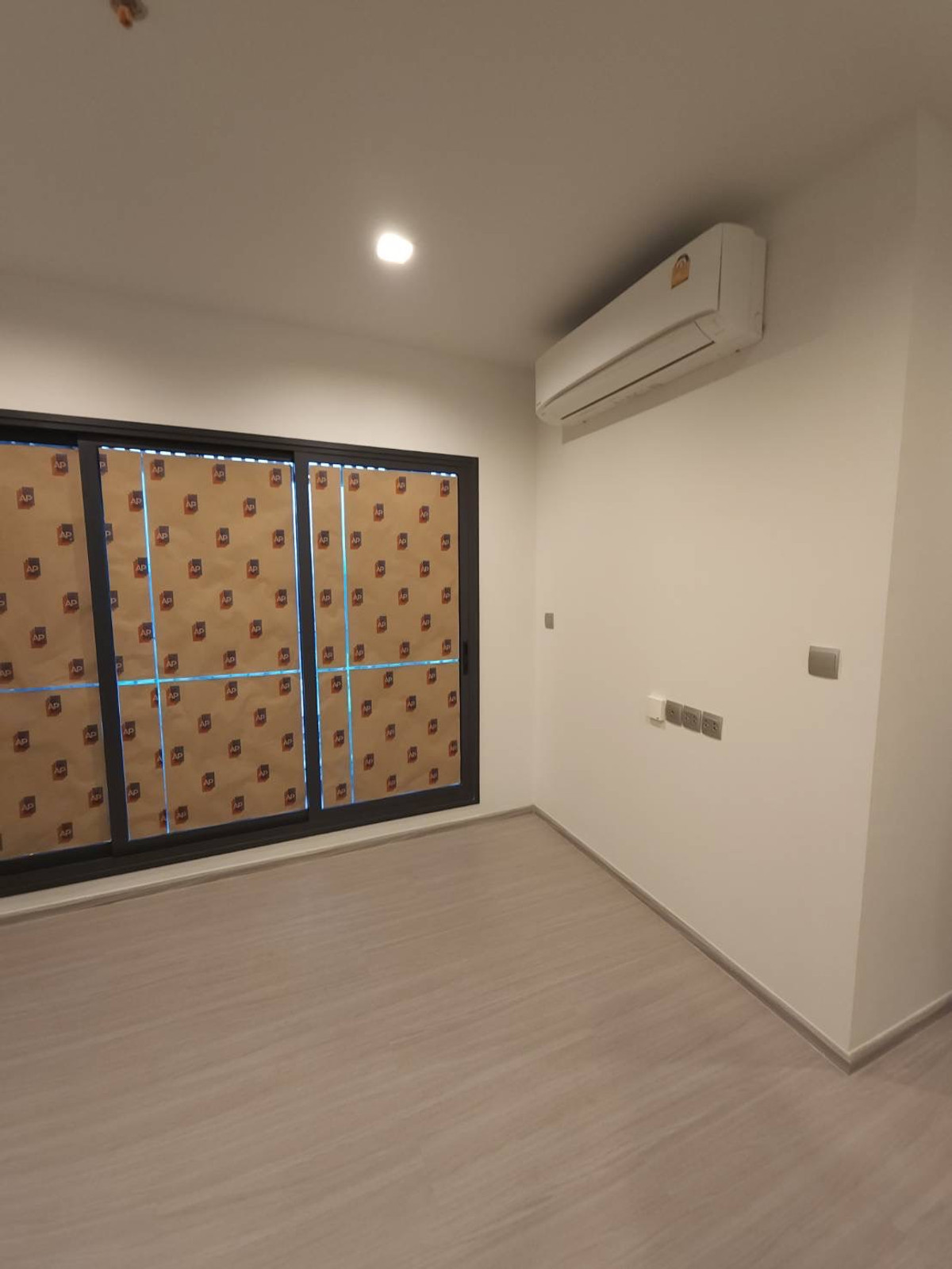 ขายคอนโดพระราม 9 เพชรบุรีตัดใหม่ RCA : Life Asoke Hype / 2 Bedrooms (FOR SALE), ไลฟ์ อโศก ไฮป์ / 2 ห้องนอน (ขาย) TARN124