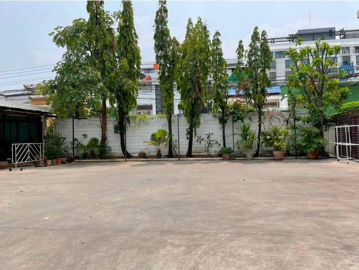 For RentOfficeSukhumvit, Asoke, Thonglor : Space for rent, size 60 sq m, suitable for a cafe or office in the Ekkamai 12 area (N.1918)