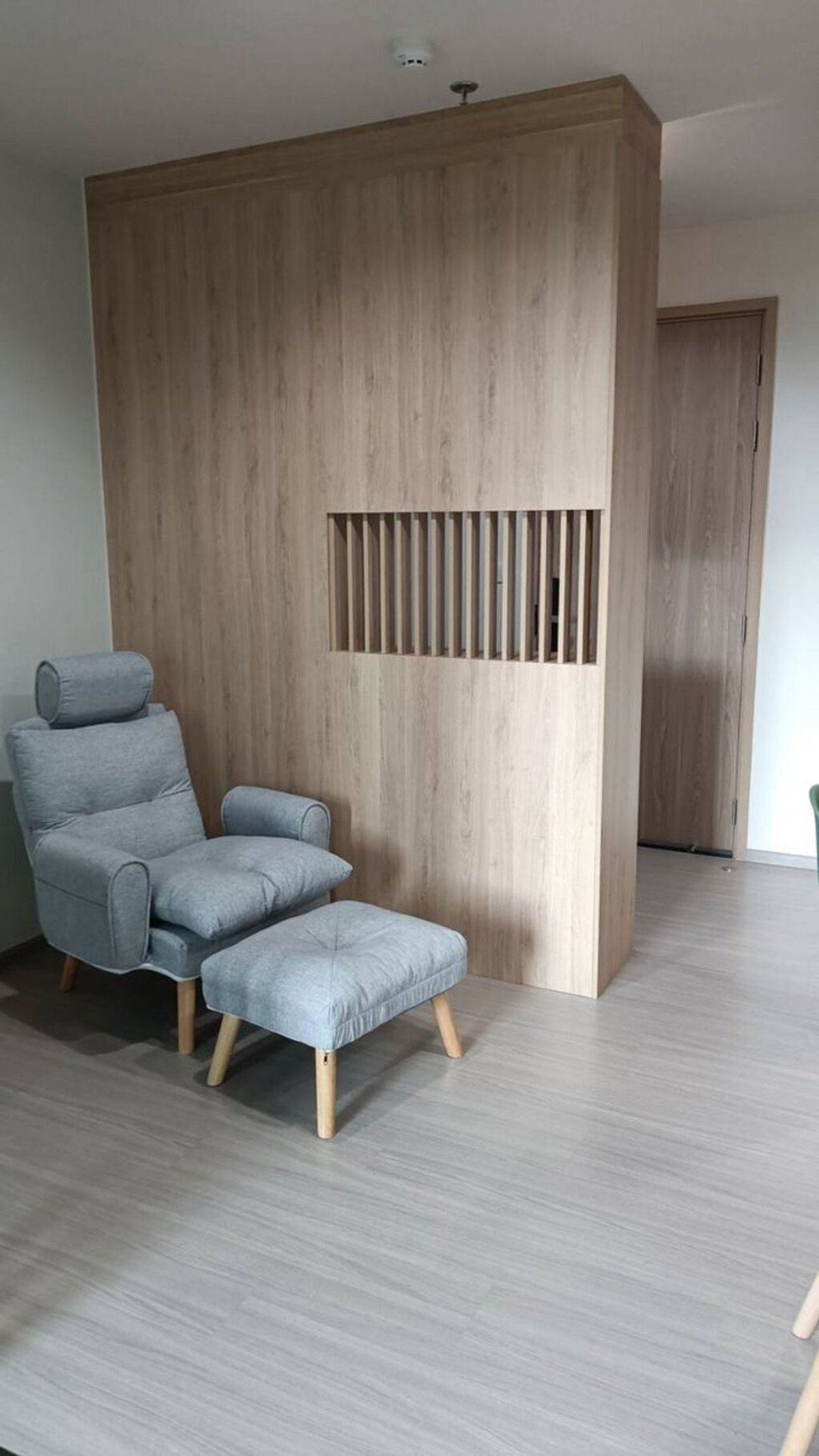 ให้เช่าคอนโดท่าพระ ตลาดพลู วุฒากาศ : ให้ เช่า ไลฟ์ สาธร เซียร่า(วิวสระ) 99/185