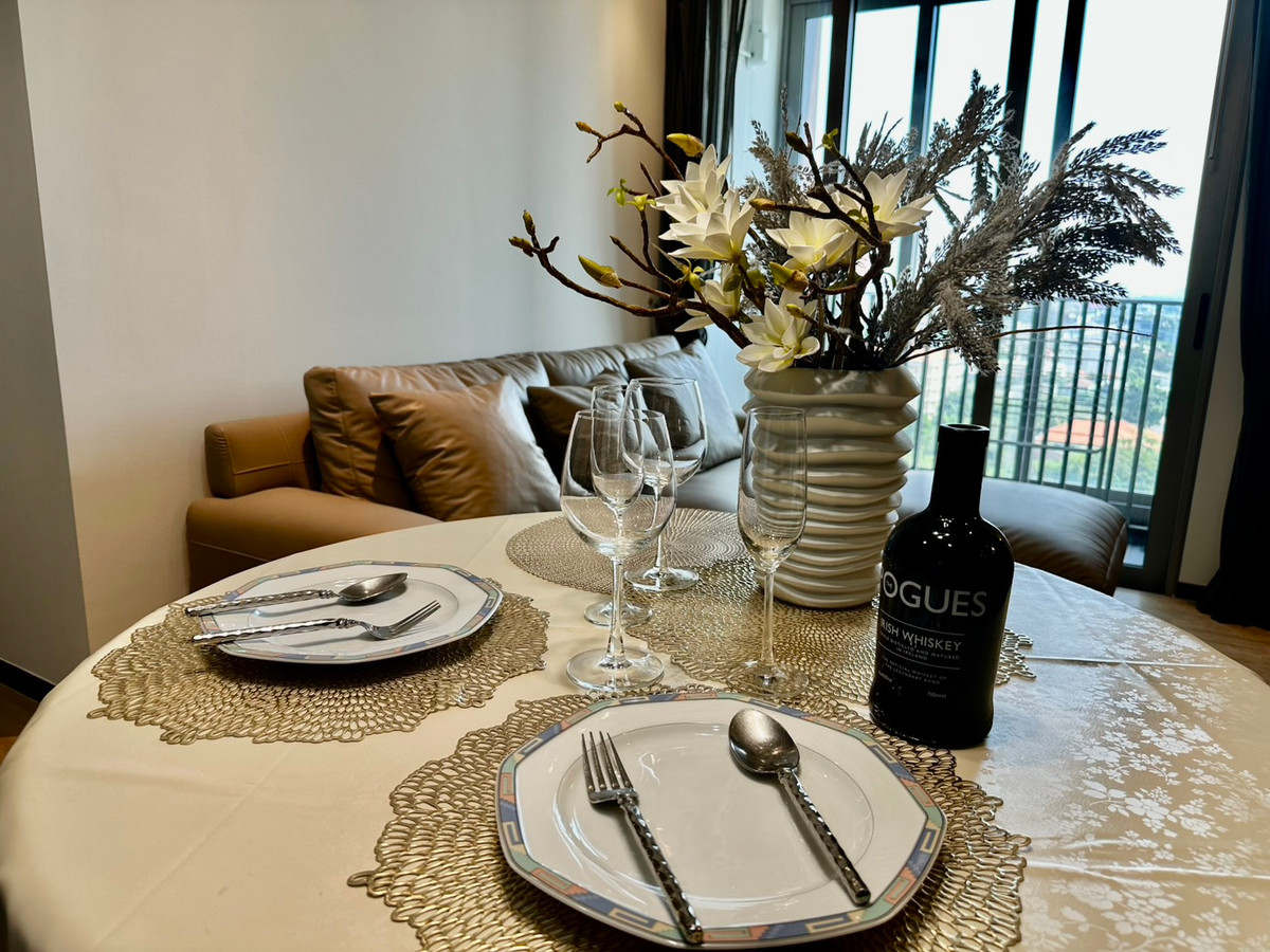 For RentCondoSukhumvit, Asoke, Thonglor : For rent Ashton Morph 38 beautiful room good price high floor decorated ready to move in.