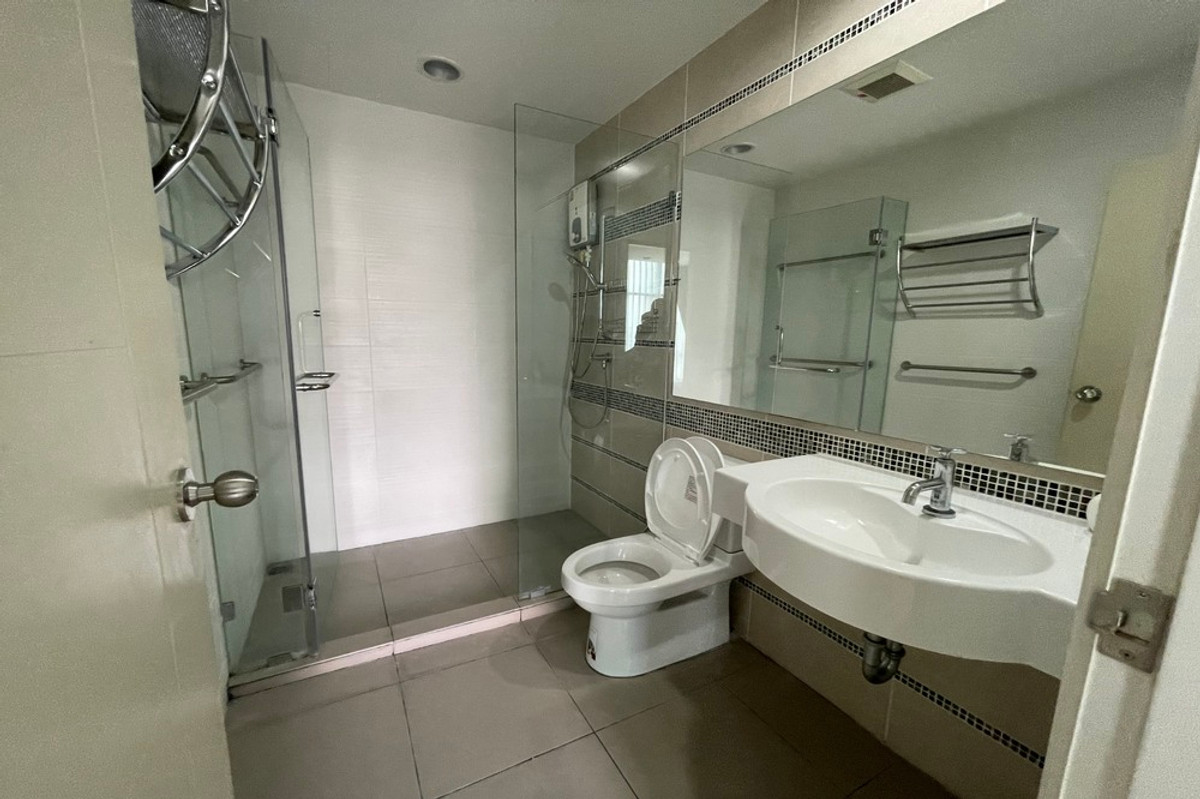 For SaleCondoSathorn, Narathiwat : 🔥 For Sale !! East Facing !!🔥 Code C20240600009..........Centric Sathorn St.Louis, 1 bedroom, 1 bathroom, furnished, Special Deal!!📣📣