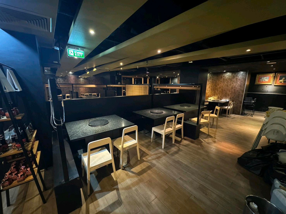 เซ้งร้านค้า/ตลาดนัดสีลม ศาลาแดง บางรัก : เซ้งร้านอาหารปิ้งย่าง คิงคอง สีลม ทำเลย่านธุรกิจ ขนาด 300 ตร.ม. ชั้น 3 ค่าเช่าคงที่ 3 ปี เหมาะขยายแบรนด์ร้านอาหาร