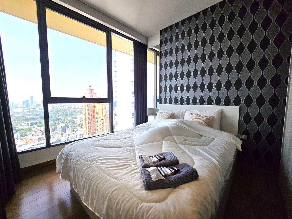 ขายคอนโดสุขุมวิท อโศก ทองหล่อ : คอนโดรหรู แต่งสวย เดอะ ลุมพินี 24 ชั้น 31 วิวเมืองโล่งสบาย ทำเลใจกลางเมือง  สุขุมวิทซอย 24  เดินทางสะดวกทั้งผู้ใช้รถยนต์และรถไฟฟ้า ห่างจาก BTS พร้อมพงษ์ เพียง 800 เมตร