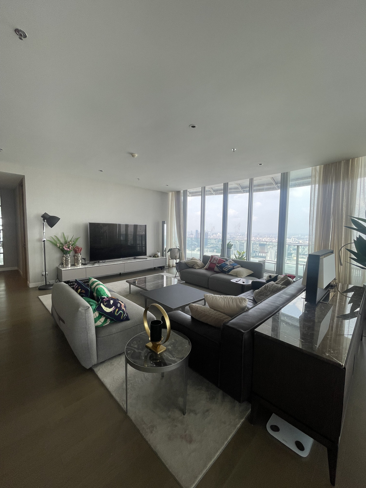 For RentCondoWitthayu, Chidlom, Langsuan, Ploenchit : Magnolias Ratchadamri Boulevard - 4 Bedrooms for RENT