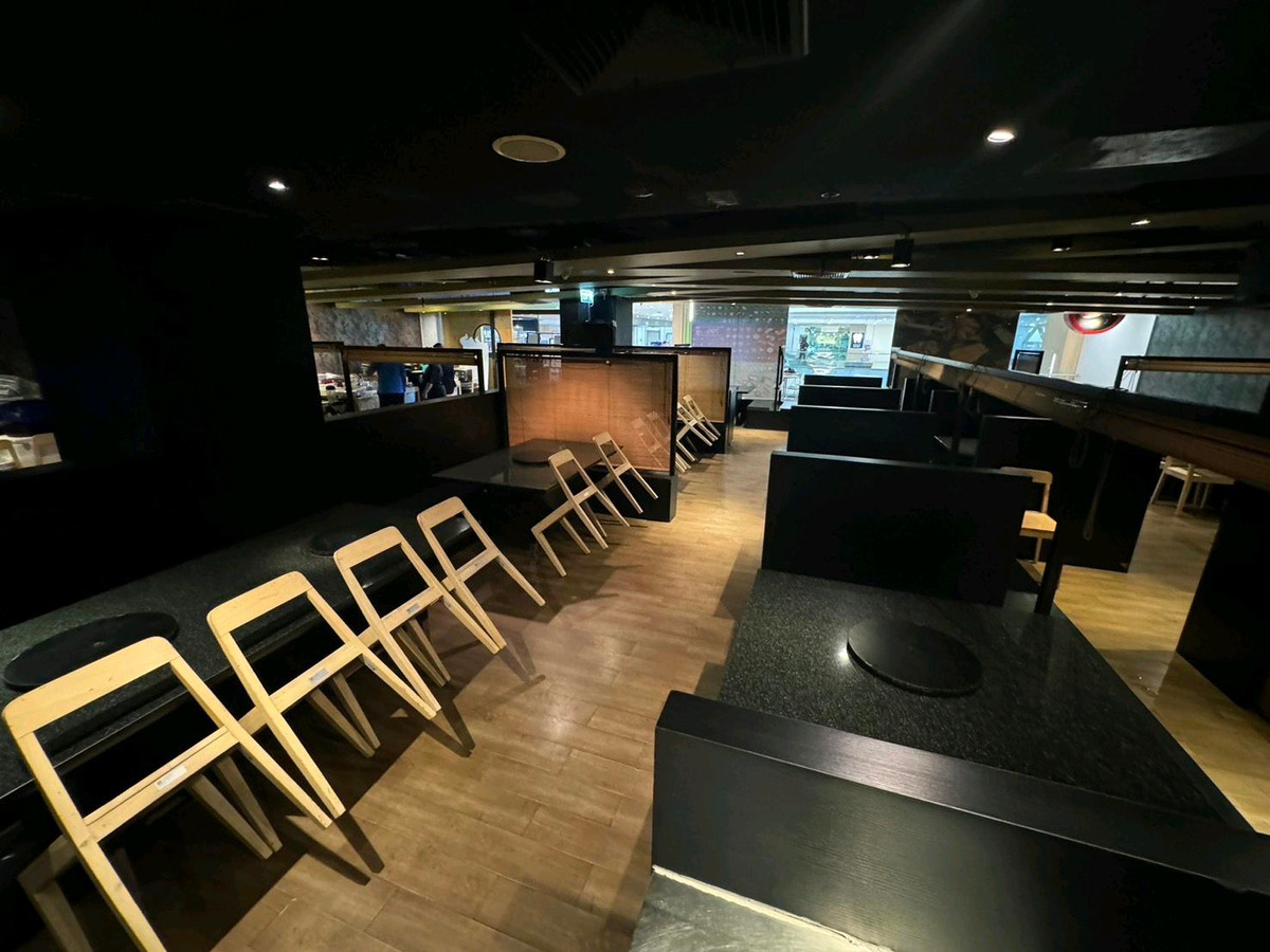 เซ้งร้านค้า/ตลาดนัดสีลม ศาลาแดง บางรัก : เซ้งร้านอาหารปิ้งย่าง คิงคอง สีลม ทำเลย่านธุรกิจ ขนาด 300 ตร.ม. ชั้น 3 ค่าเช่าคงที่ 3 ปี เหมาะขยายแบรนด์ร้านอาหาร