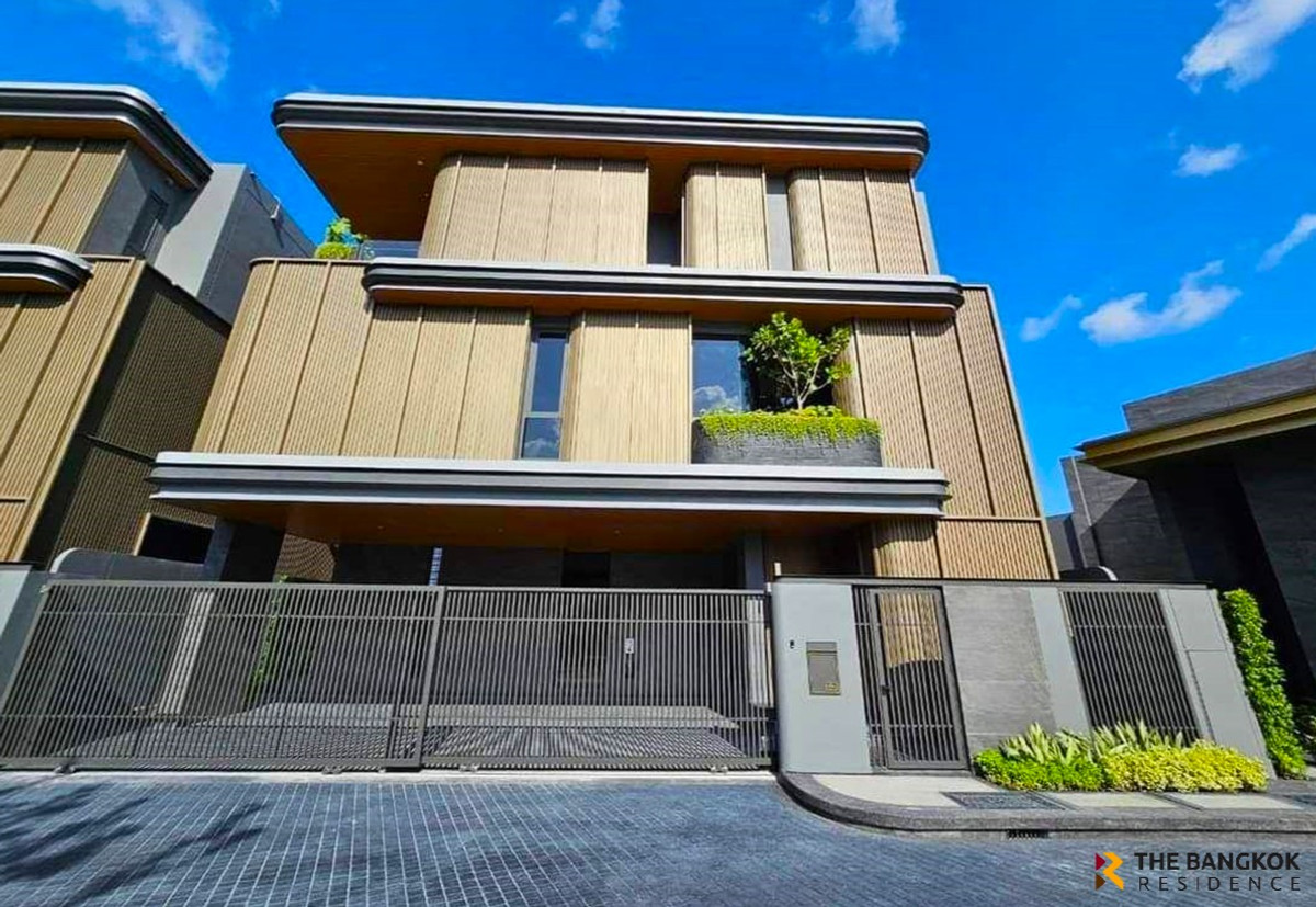 ขายบ้านพระราม 9 เพชรบุรีตัดใหม่ RCA : บูก้าน พระราม 9-เหม่งจ๋าย บ้านลักชัวรี 3 ชั้น มีลิฟต์ + สระว่ายน้ำส่วนตัว | Rare Unit เพียง 8 หลัง พร้อมอยู่