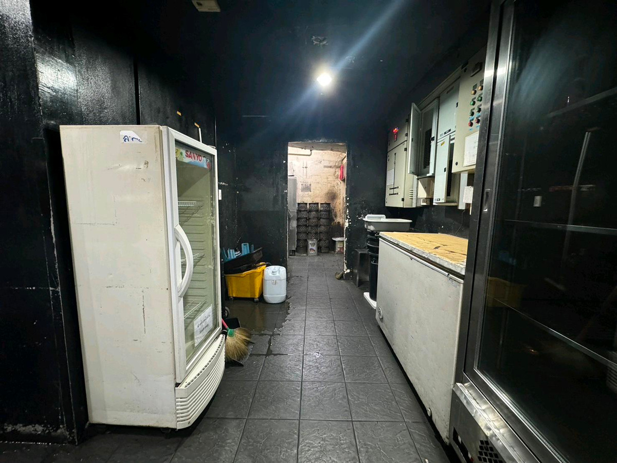 เซ้งร้านค้า/ตลาดนัดสีลม ศาลาแดง บางรัก : เซ้งร้านอาหารปิ้งย่าง คิงคอง สีลม ทำเลย่านธุรกิจ ขนาด 300 ตร.ม. ชั้น 3 ค่าเช่าคงที่ 3 ปี เหมาะขยายแบรนด์ร้านอาหาร