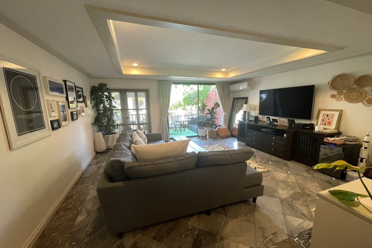 ขายทาวน์โฮมสุขุมวิท อโศก ทองหล่อ : 🔥 ขายพร้อมผู้เช่า ทาวน์เฮ้าส์!! 4 ชั้น, หายาก!! 🔥 Code C20231000066..........Villa 49 Housing, 4 ห้องนอน, 4 ห้องน้ำ 1 ห้องแม่บ้าน, แต่งครบ, ราคาพิเศษ!!📣📣