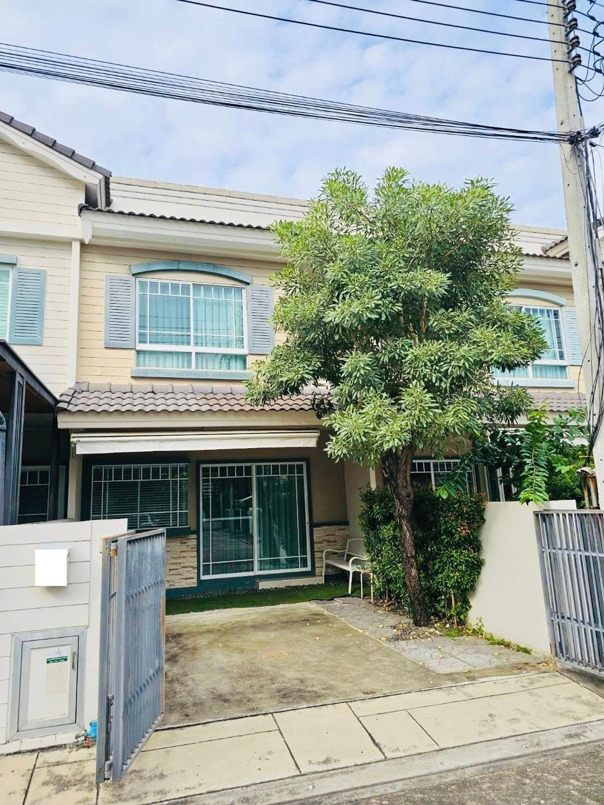 For RentTownhomeSamut Prakan,Samrong : For rent 18.5 sq m, 2 bedrooms, 3 bathrooms, 2-story townhome, Indy 2, Bangna KM 7.