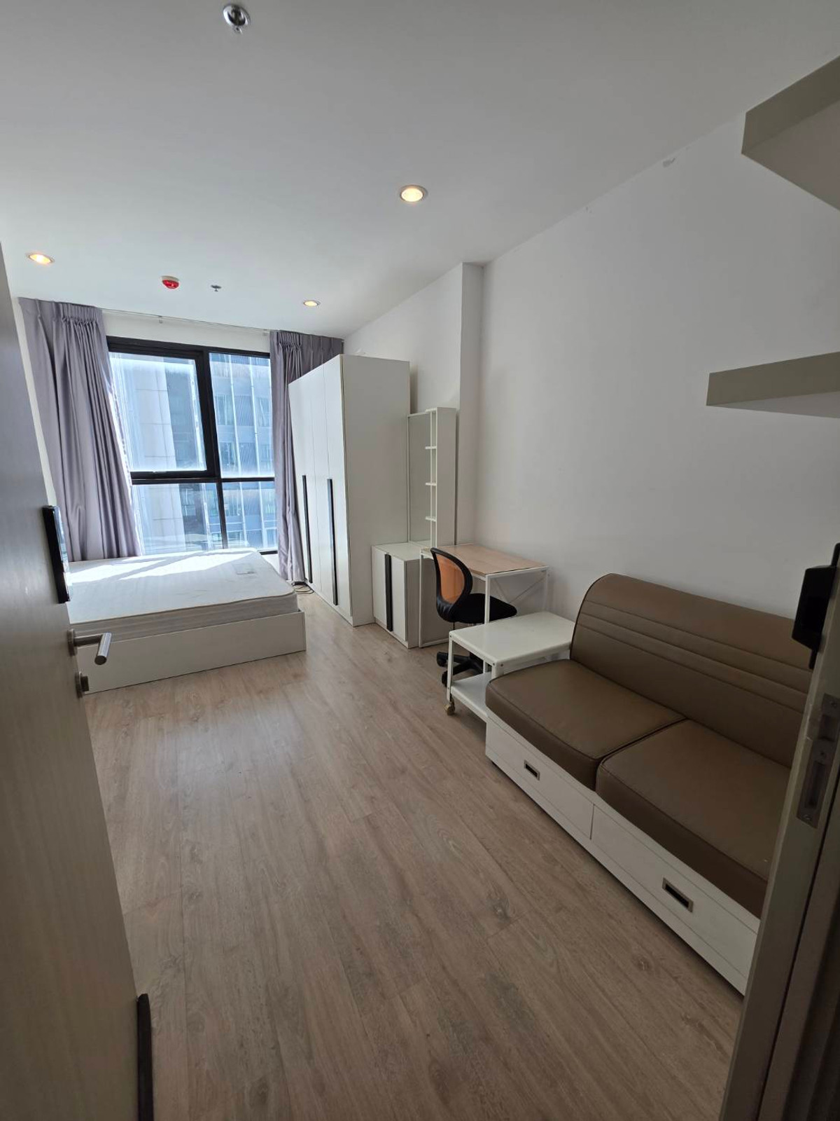 ขายคอนโดสยาม จุฬา สามย่าน : ด่วน ปล่อยเช่า Ideo Q chula samyan ขนาด 25 ตร.ม. ราคา 17,000 บาท สนใ่จติดต่อ 065-464-9497