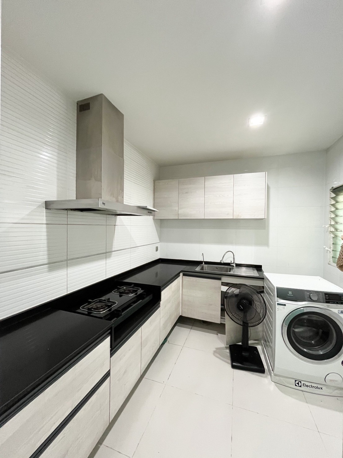 ให้เช่าบ้านบางนา แบริ่ง ลาซาล : ให้เช่า มัณฑนา 2 บางนา กม.7 ใกล้เมกาบางนา เฟอร์ฯ ครบ หลังใหญ่ น่าอยู่มาก