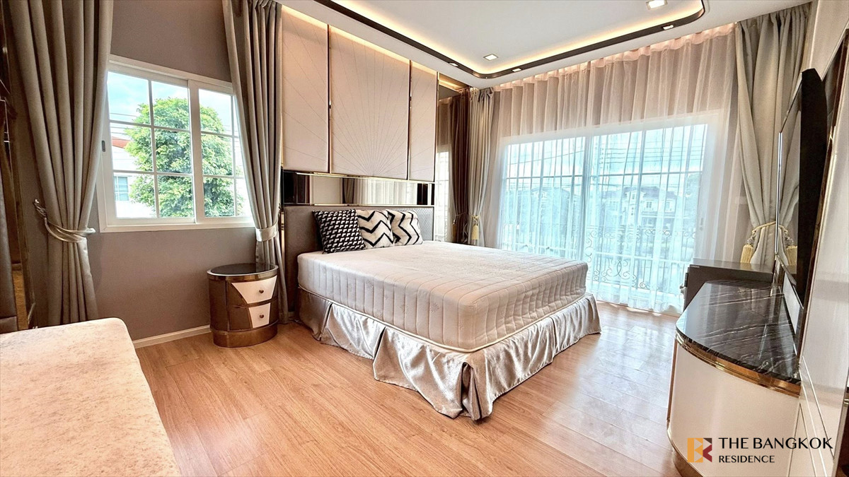 ขายบ้านเกษตร นวมินทร์ ลาดปลาเค้า : Grandio ลาดพร้าว–เกษตรนวมินทร์ | บ้านตัวอย่างแต่งครบ แปลงมุมติดสวน | 264 ตร.ม. พร้อมเฟอร์นิเจอร์เข้าอยู่ทันที