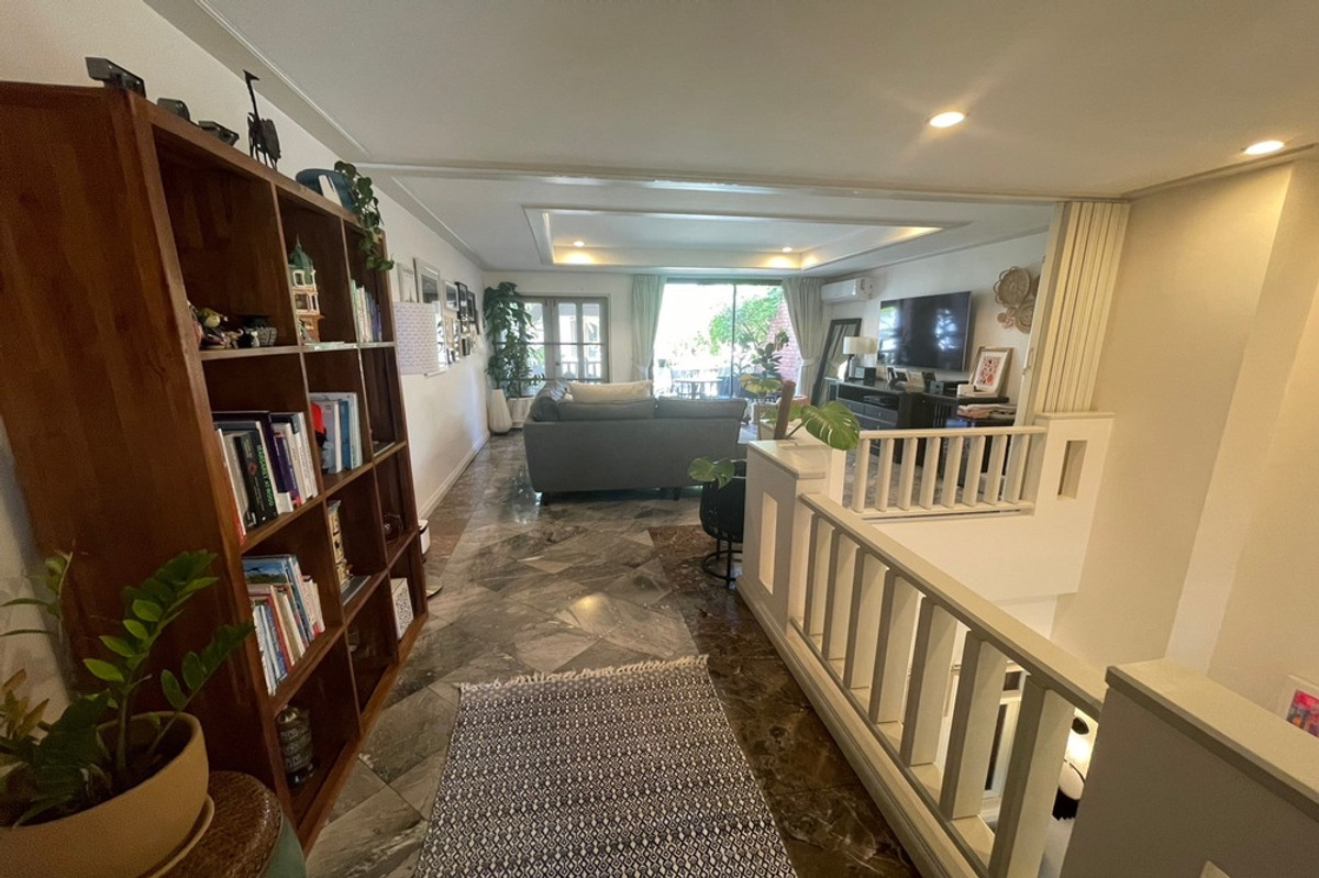 ขายทาวน์โฮมสุขุมวิท อโศก ทองหล่อ : 🔥 ขายพร้อมผู้เช่า ทาวน์เฮ้าส์!! 4 ชั้น, หายาก!! 🔥 Code C20231000066..........Villa 49 Housing, 4 ห้องนอน, 4 ห้องน้ำ 1 ห้องแม่บ้าน, แต่งครบ, ราคาพิเศษ!!📣📣