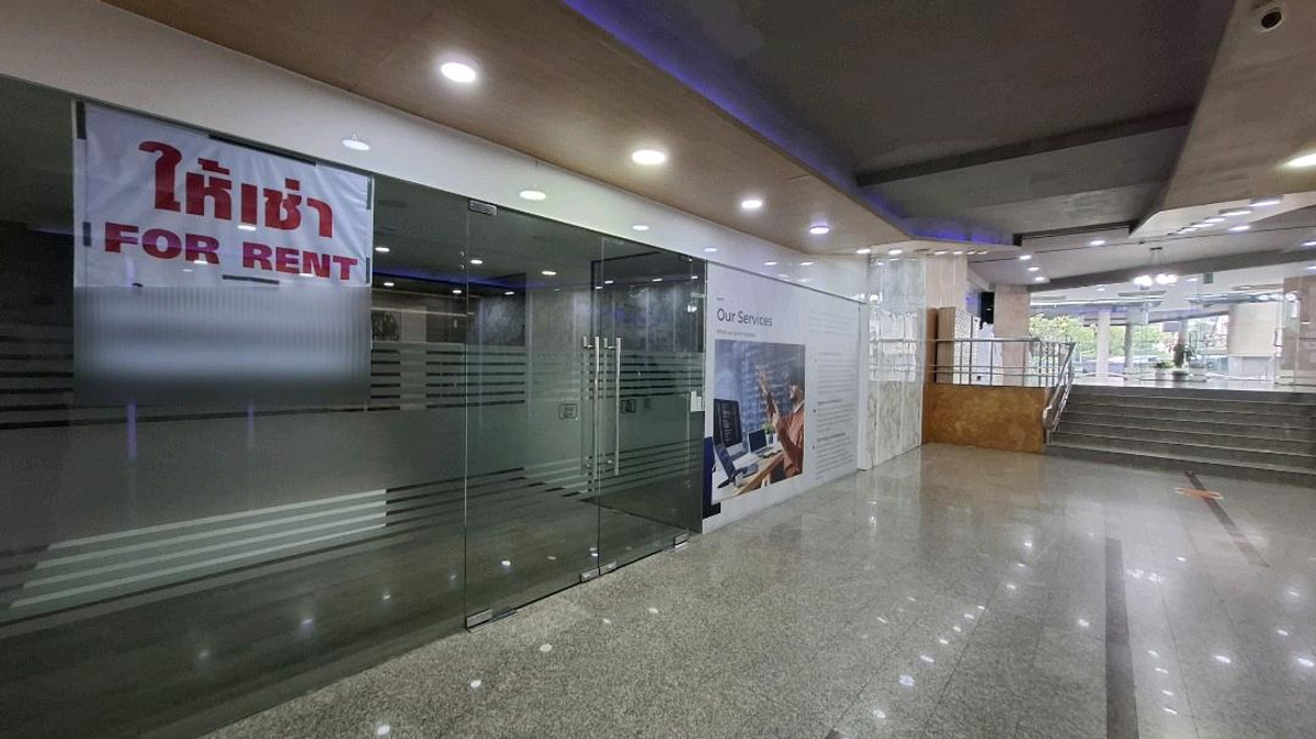 For RentOfficeRatchadapisek, Huaikwang, Suttisan : Office Space for Rent 350 SQM at Ratchada Soi 7 – Walking Distance to MRT Cultural Centre & Huai Khwang | 5 Parking Spaces | Ready to Use