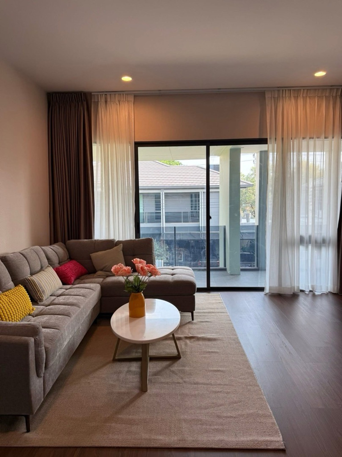 For RentHousePattanakan, Srinakarin : Luxury house for rent, new furniture Near international school