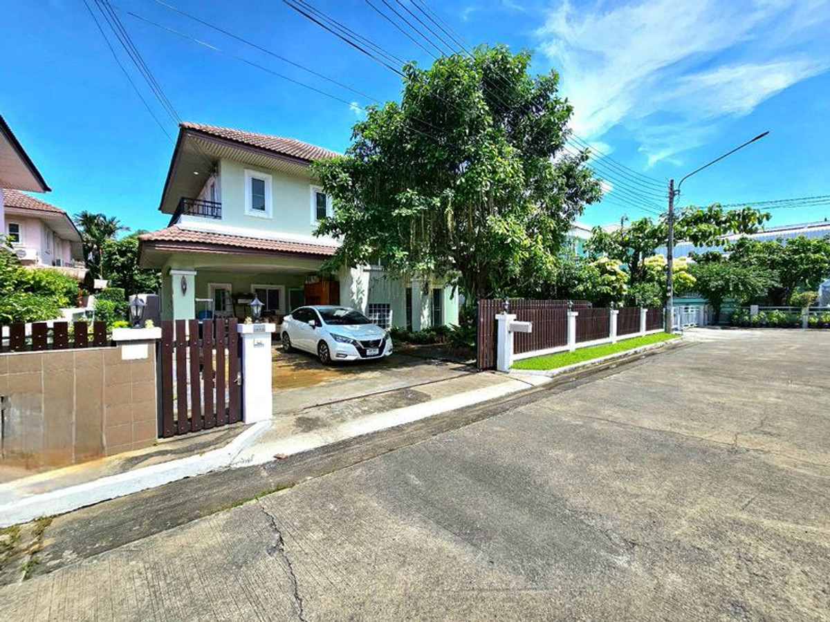 For SaleHousePathum Thani,Rangsit, Thammasat : Single house for sale, 90 sq m, Charlotteville Village. (Charlotte's Ville) Soi Hathairat 74 - Sai Mai, beautiful garden, ready to move in. Bueng Kham Proi Subdistrict, Lam Luk Ka District, Pathum Thani