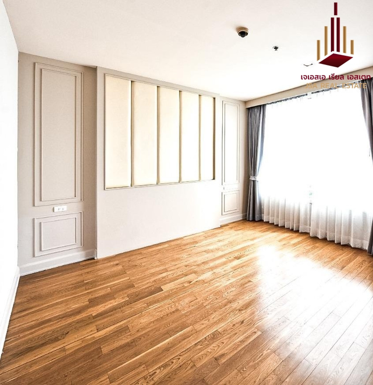 ขายคอนโดสาทร นราธิวาส : ✨ For Sale: The Empire Place Condo ✨  💰 Only 19,500,000 THB